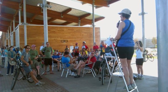Railroad%20Park%20Ramble%20attendees%20plan%20for%20a%20healthier%20Greater%20Birmingham%20community.%20LWVGB's%20Dr.%20Joyce%20Lanning%20leads%20discussion.