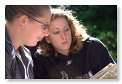 girls-reading-1511159-639x424